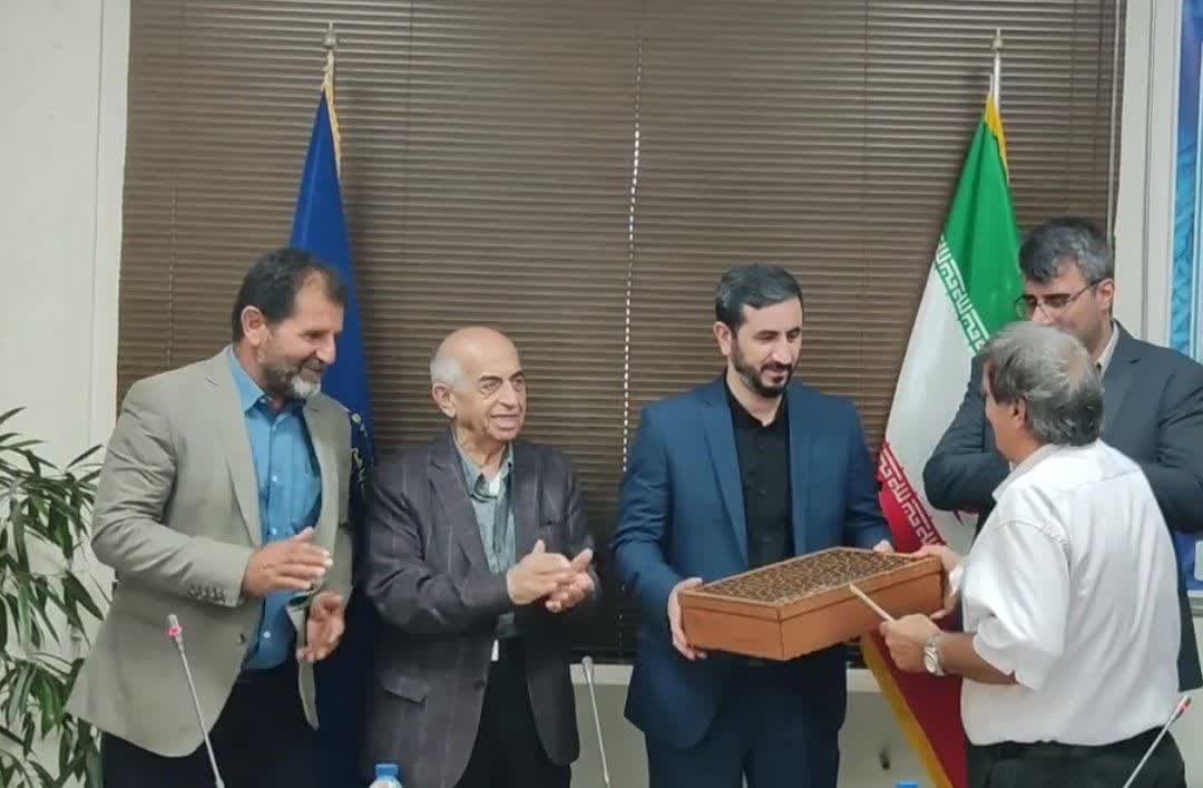 تجلیل فرماندار اسلامشهر از فعالان نمونه بخش کشاورزی تجلیل فرماندار اسلامشهر از فعالان نمونه بخش کشاورزی