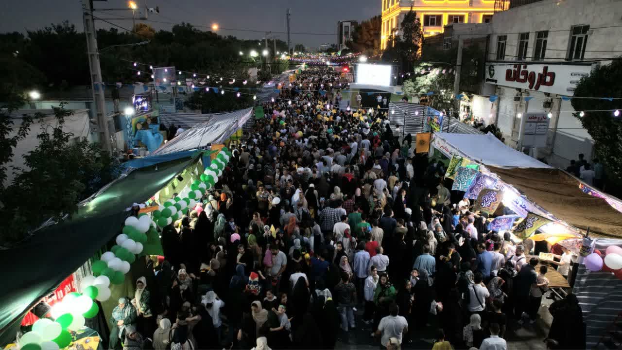 نمایی زیبا از حضور پرشور و حال و هوای عاشقان اهل بیت علیهم در جشن کیلومتری عید غدیر خم در اسلامشهر