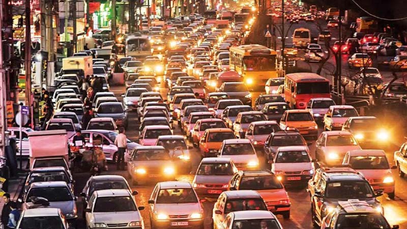 سارقان اسلامشهر هم حرفه ای شدند/ سرقت دستبند طلا در ترافیک
