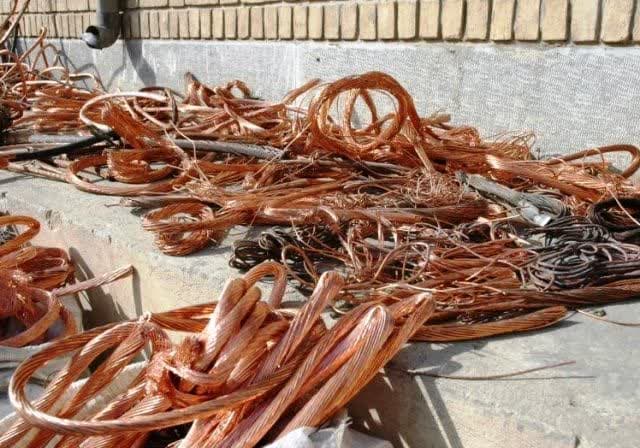 دستگیری سارقان سیم های کابل مخابرات با ۱۰ فقره سرقت در رباط کریم دستگیری سارقان سیم های کابل مخابرات با ۱۰ فقره سرقت در رباط کریم