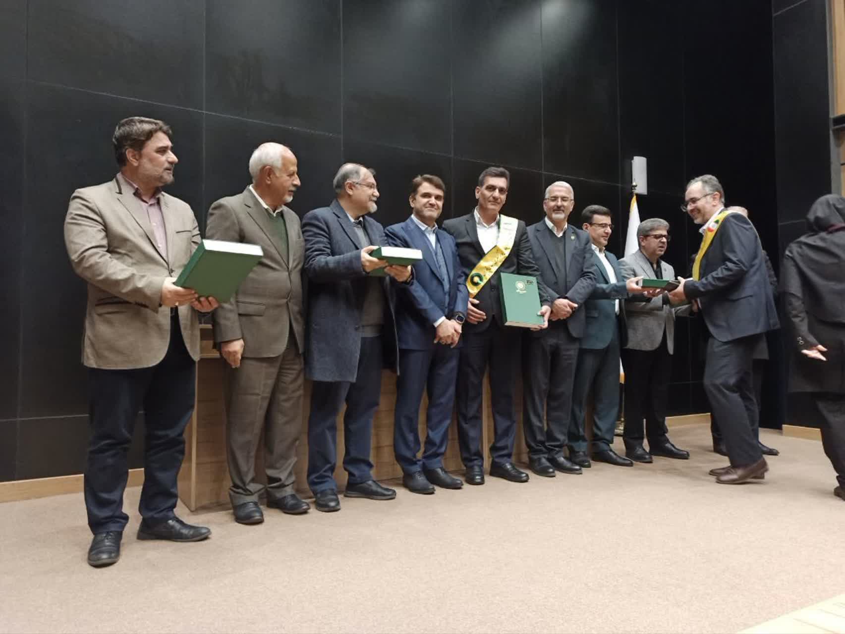برگزاری مراسم تحلیف کارشناسان جدیدالورود کانون دادگستری استان تهران / آتش نشان اسلامشهری در بین ورودی های جدید کانون کارشناسان برگزاری مراسم تحلیف کارشناسان جدیدالورود کانون دادگستری استان تهران / آتش نشان اسلامشهری در بین ورودی های جدید کانون کارشناسان