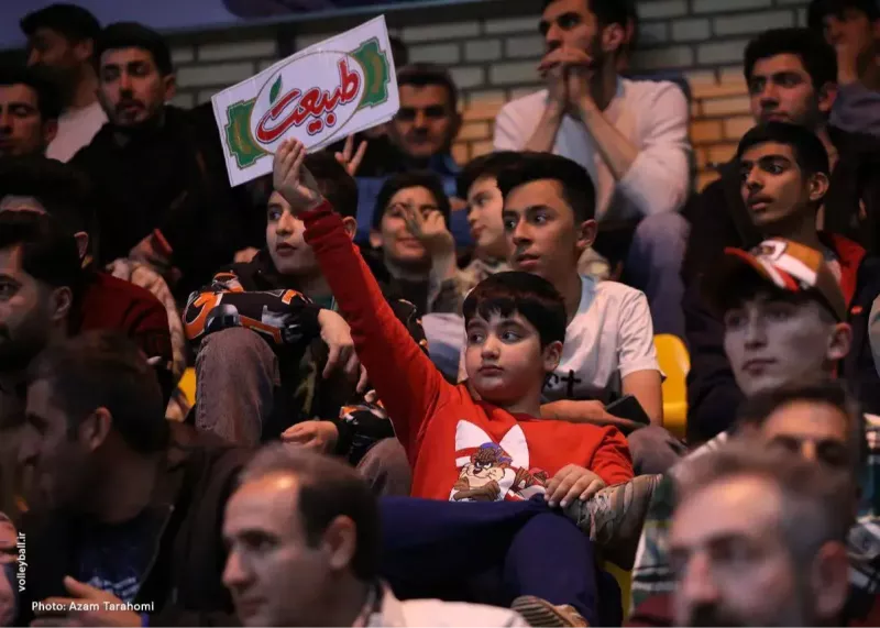 تنها تیم تهرانی که تماشاگرانش سالن را پر میکنند! تنها تیم تهرانی که تماشاگرانش سالن را پر میکنند!