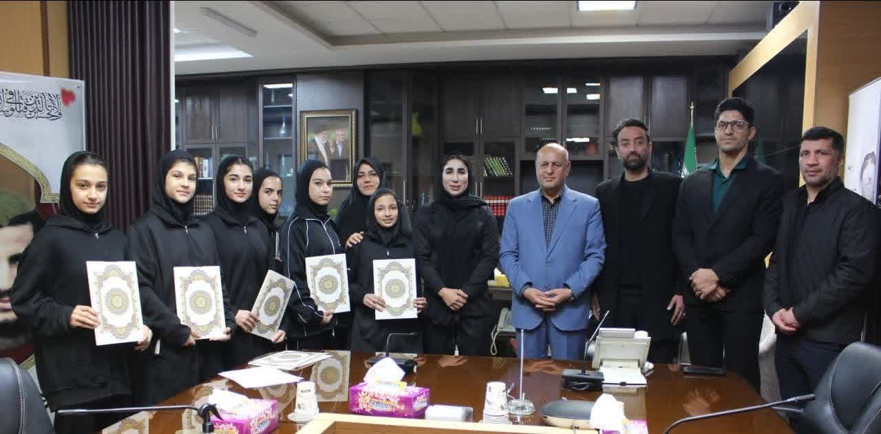 تجليل فرماندار اسلامشهر از دختران ملی پوش رزمی کار شهرستان تجليل فرماندار اسلامشهر از دختران ملی پوش رزمی کار شهرستان