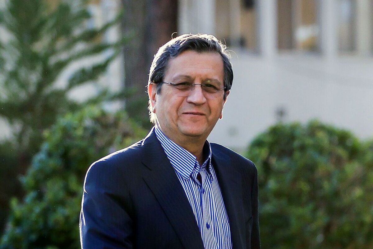 حرف های همتی درباره علت فشار مالیاتی بر ملت