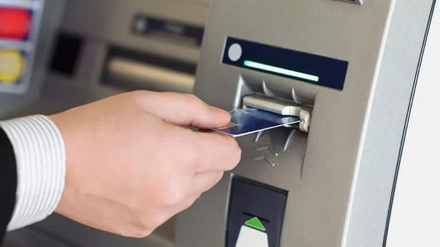 سقف برداشت وجه نقد از خودپردازها ۳۰۰ هزار تومان میماند سقف برداشت وجه نقد از خودپردازها ۳۰۰ هزار تومان میماند