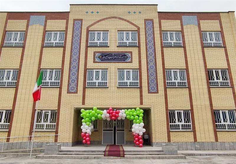 سنگ بزرگ فرماندار برای جبران کمبودها؛ ۱۲۰ مدرسه در بهارستان ساخته می‌شود؟