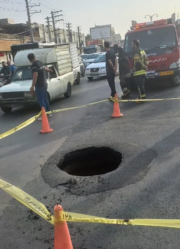 فرونشست دوباره زمین در بلوار بسیج فرونشست دوباره زمین در بلوار بسیج