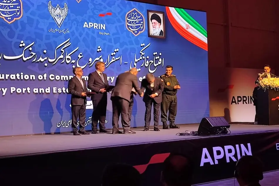 گمرک در آپرین مستقر شد؛گلوگاه های لجستیکی در مسیر رفع شدن گمرک در آپرین مستقر شد؛گلوگاه های لجستیکی در مسیر رفع شدن