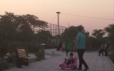ادامه سگ‌گردانی در بوستان‌های رباط‌کریم / لطفاً ممنوعیت سگ‌گردانی را فعلاً اجرا نکنید!