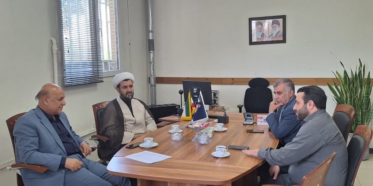 بازدید فرماندار و امام جمعه اسلامشهر از شرکت پخش فرآورده های نفتی شهرستان بازدید فرماندار و امام جمعه اسلامشهر از شرکت پخش فرآورده های نفتی شهرستان