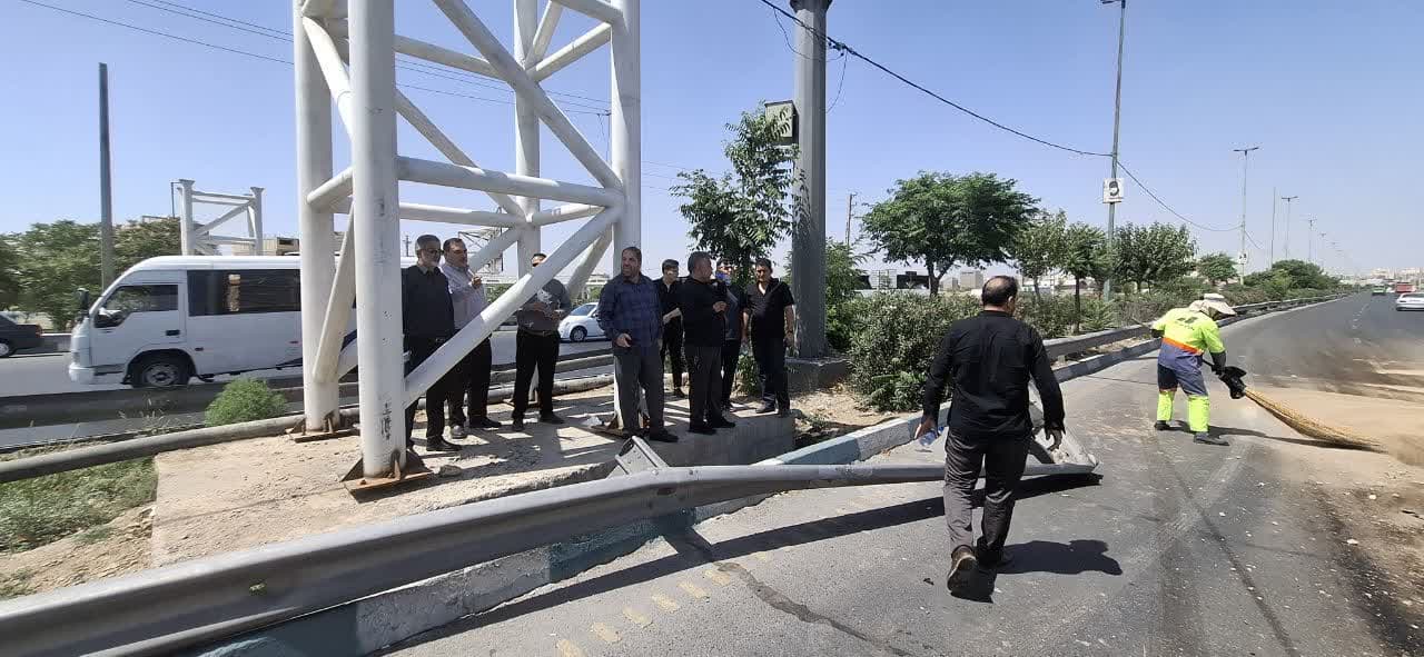 پاکسازی و بازگشایی کمربندی الغدیر اسلامشهر پس از نشت گسترده گازوئیل پاکسازی و بازگشایی کمربندی الغدیر اسلامشهر پس از نشت گسترده گازوئیل