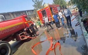 مهار آتشسوزی گسترده در سوله ۴هزار متری تولید مبل شهرک صنعتی نصیرآباد مهار آتشسوزی گسترده در سوله ۴هزار متری تولید مبل شهرک صنعتی نصیرآباد