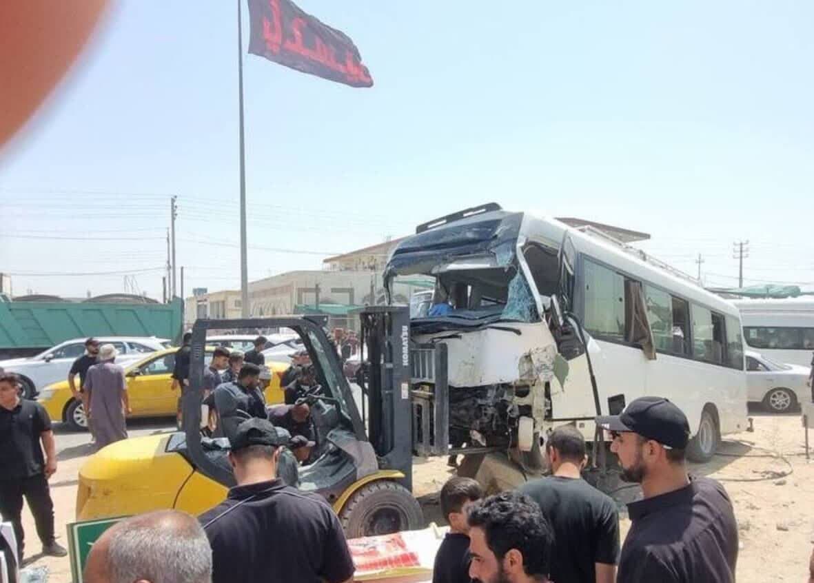 تصادف مینی‌بوس حامل زائران ایرانی در محور نجف به کربلا/۱۶ نفر مصدوم شدند