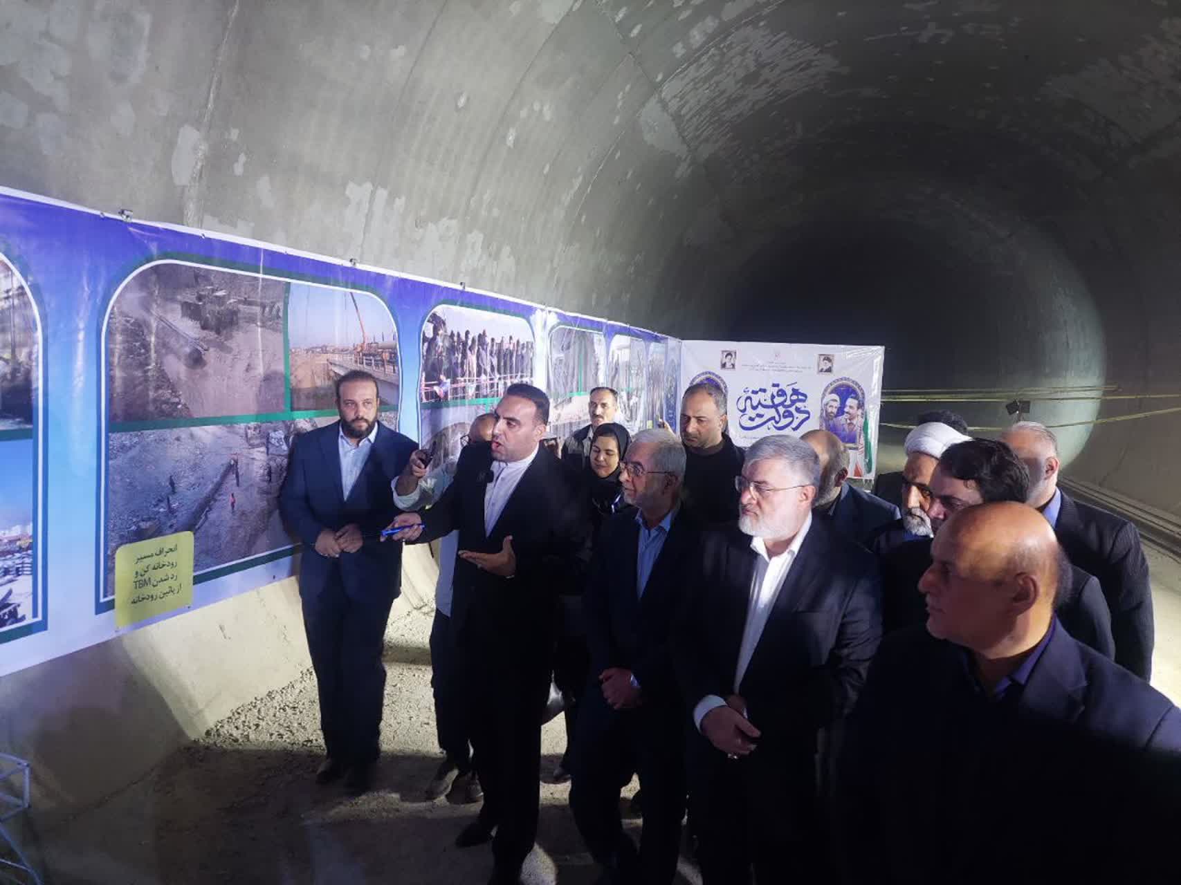 حضور وزیر کشور و استاندار تهران در محل ریل گذاری مترو اسلامشهر حضور وزیر کشور و استاندار تهران در محل ریل گذاری مترو اسلامشهر