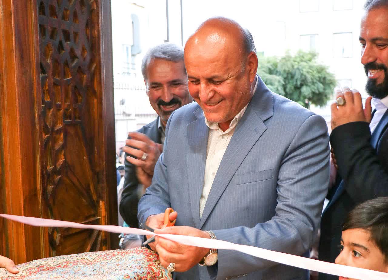 افتتاح نمایشگاه گروهی طراحی و نقاشی «بوی نارنگی » توسط فرماندار اسلامشهر