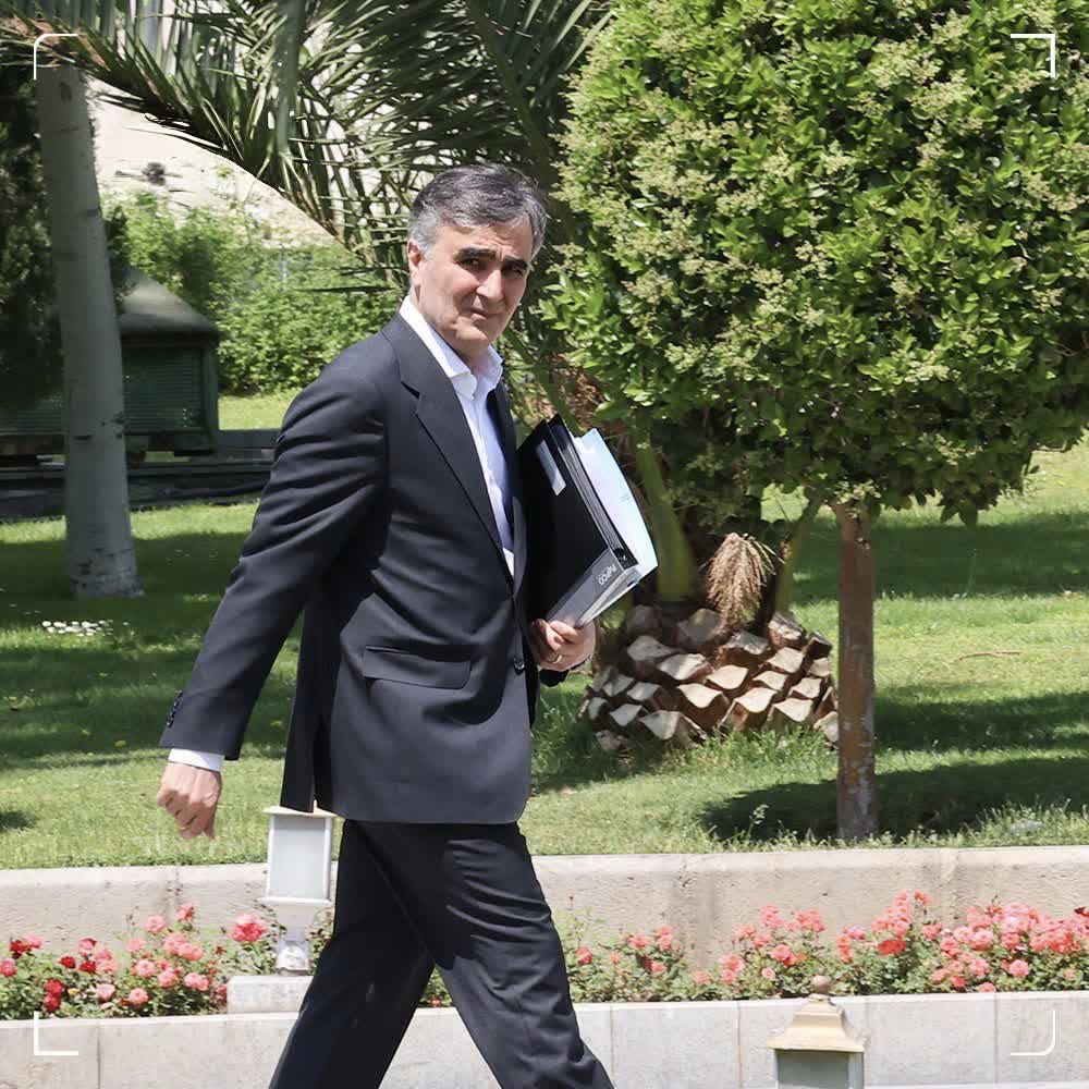 رئیس بانک‌مرکزی: دلار ۷۰ هزار تومانی را تثبیت می‌کنیم