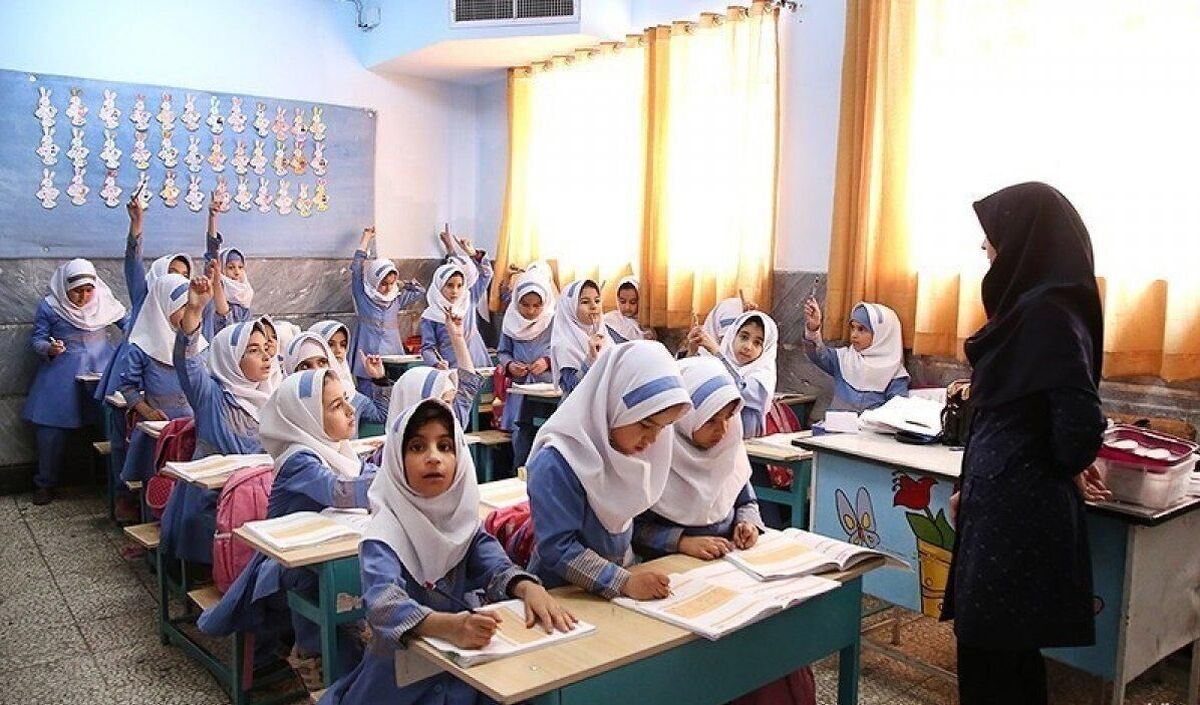 کاهش ساعات تدریس معلمان مدارس غیر دولتی به ۳۰ ساعت