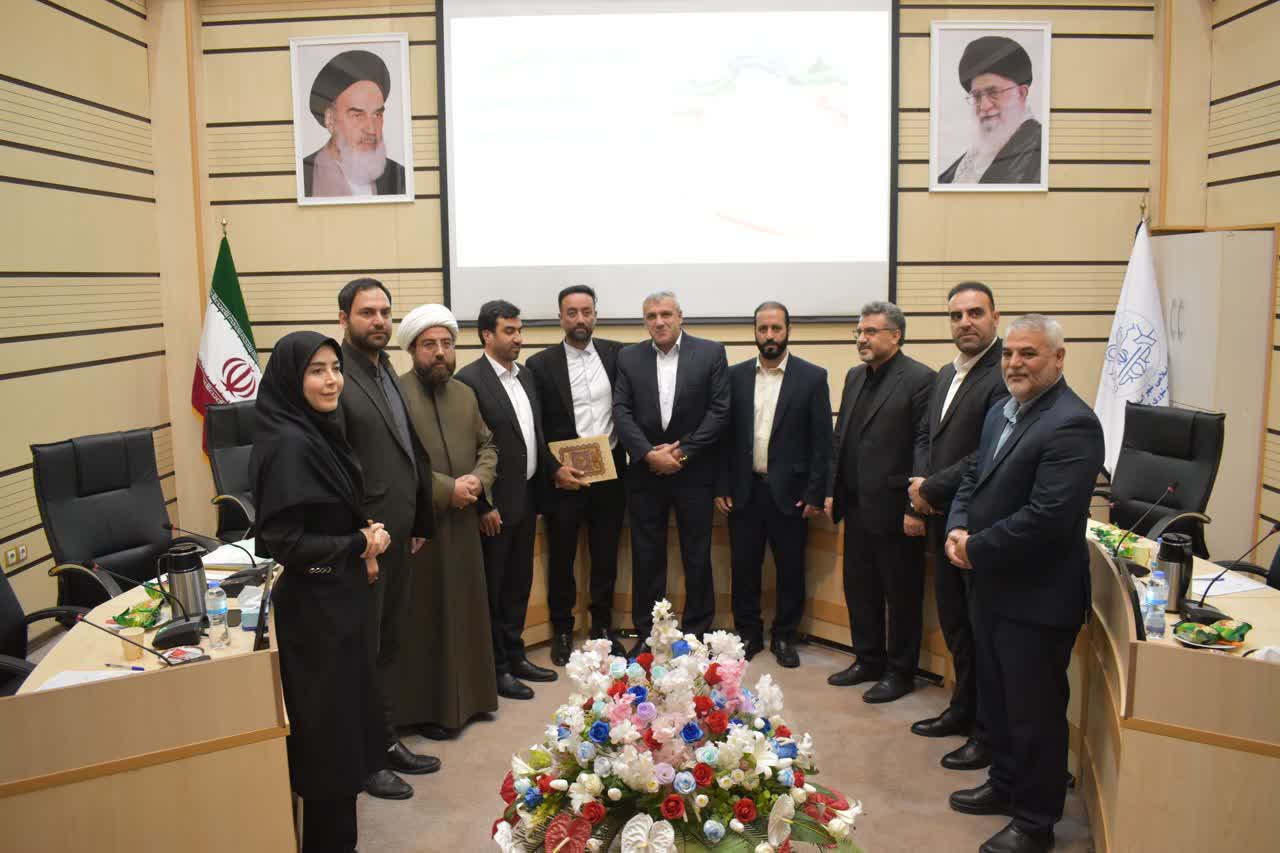 تجلیل از قهرمانان ورزشی اسلامشهر در یکصد و یکمین جلسه شورای اسلامی شهر تجلیل از قهرمانان ورزشی اسلامشهر در یکصد و یکمین جلسه شورای اسلامی شهر