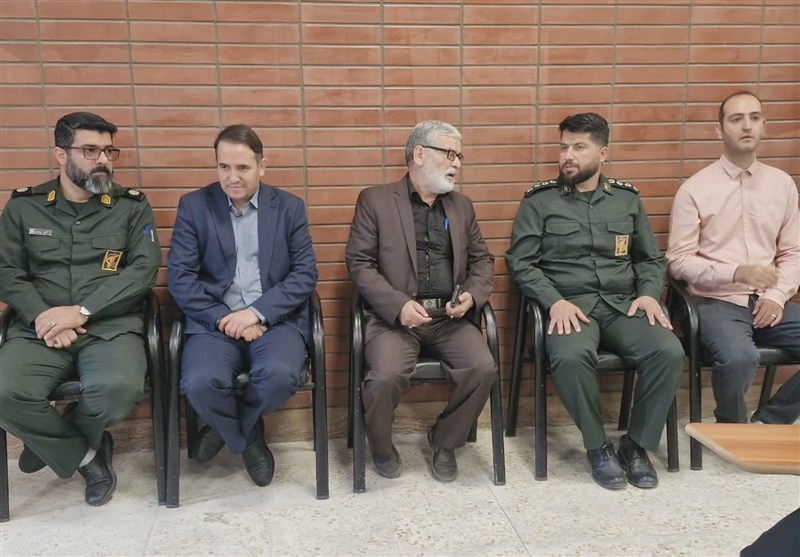 گرامیداشت یاد لاله‌های روشن در مدارس اسلامشهر