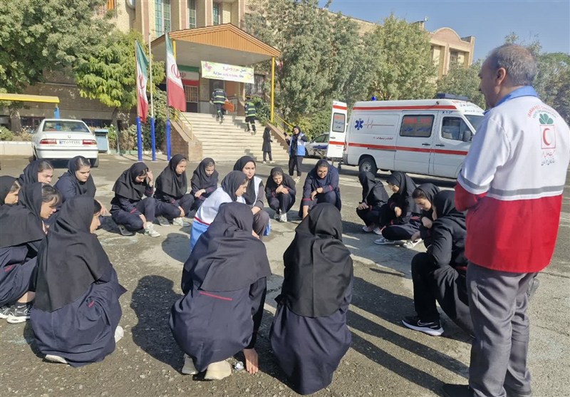 مانور آمادگی و مدیریت بحران در مدرسه طباطبایی اسلامشهر مانور آمادگی و مدیریت بحران در مدرسه طباطبایی اسلامشهر