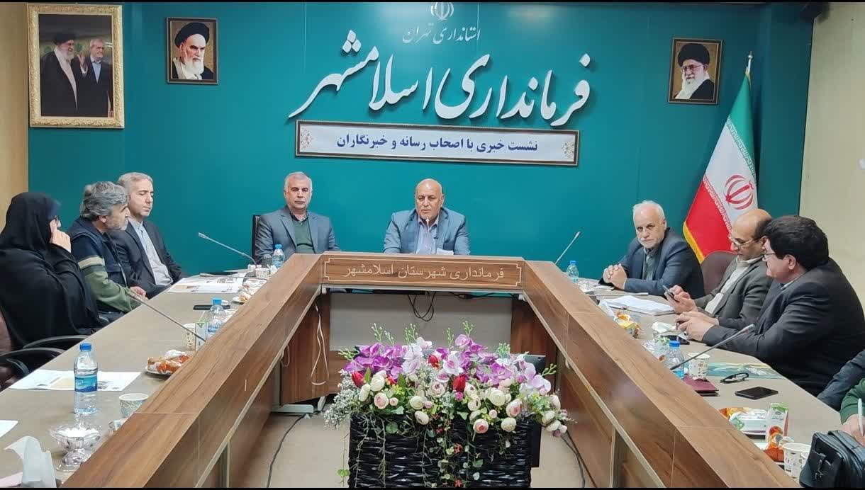 استقبال از سالگرد انقلاب با 204 پروژه به ارزش شش هزار میلیارد تومان استقبال از سالگرد انقلاب با 204 پروژه به ارزش شش هزار میلیارد تومان